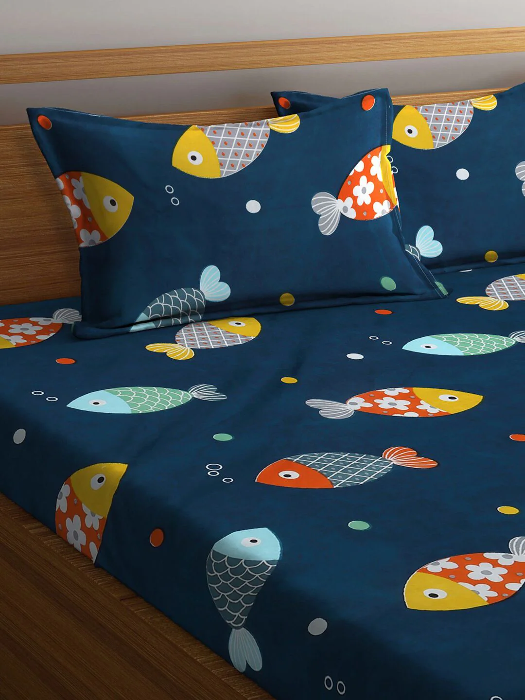 KLOTTHE Cartoon Characters 300 TC Fitted King Bedsheet with 2 Pillow Covers - Image 3