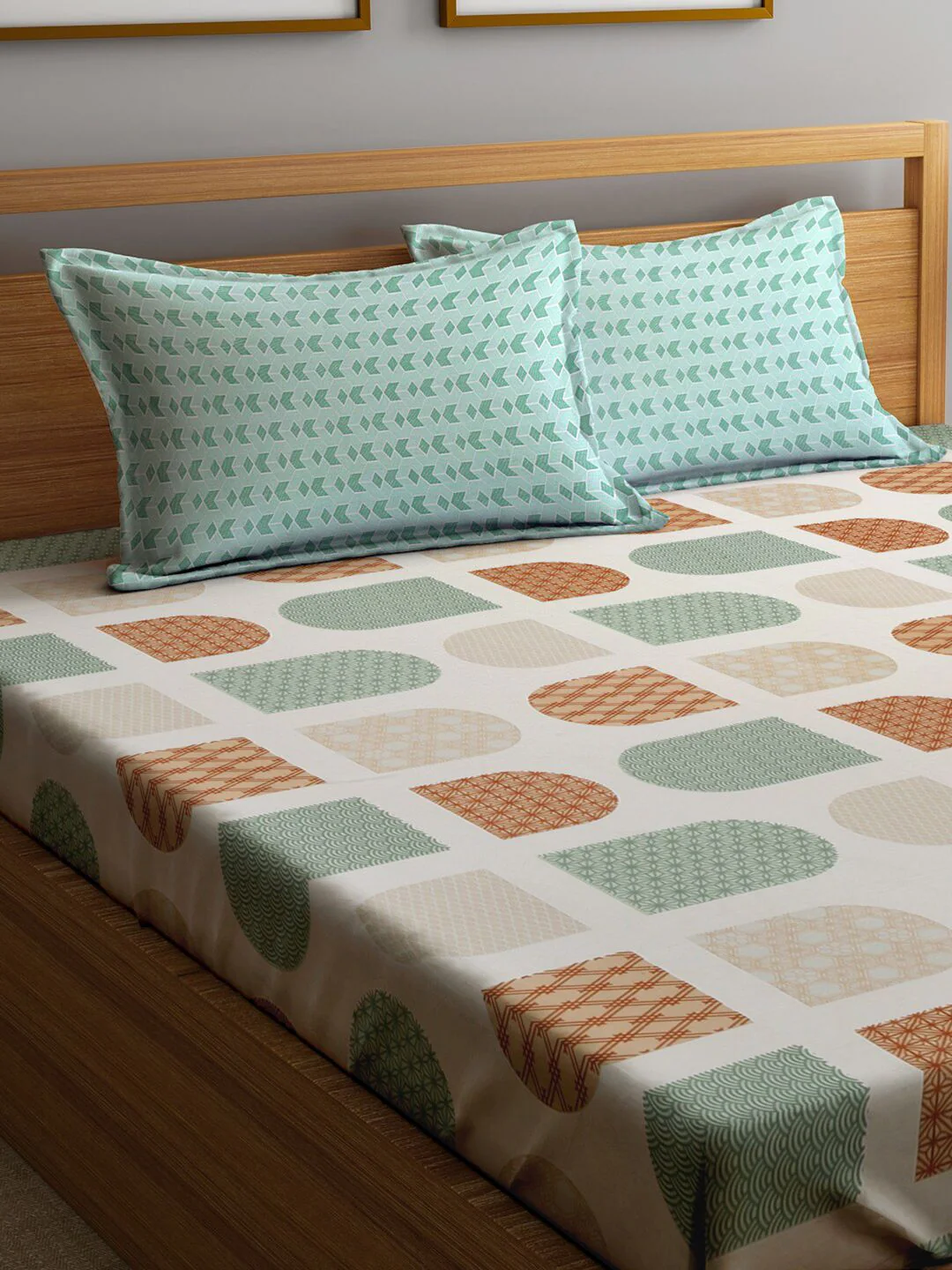 KLOTTHE Cream-Colored & Green Printed 300TC Double King Bedsheet With 2 Pillow Covers - Image 3