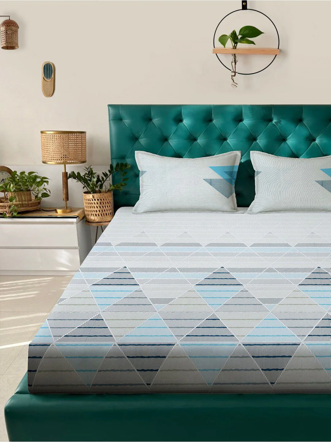KLOTTHE Grey Geometric 400 TC Cotton Fitted Super King Bedsheet With 2 Pillow Covers - Image 2