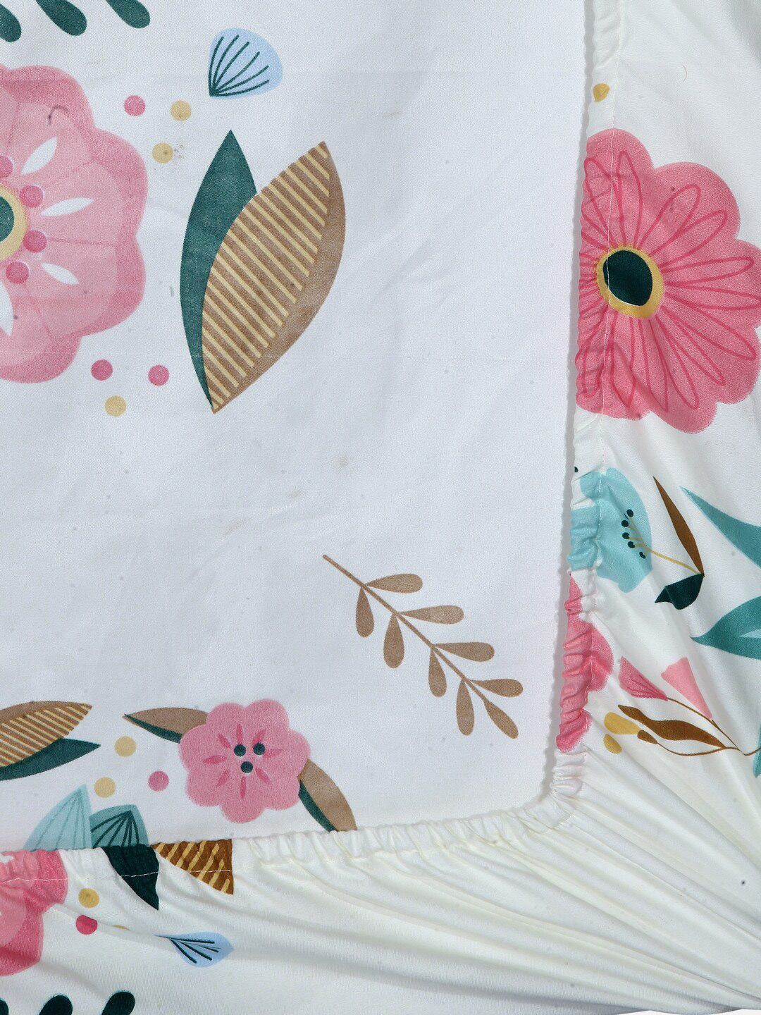KLOTTHE White & Pink Printed 300 TC Double King Fitted Bedsheet With 2 Pillow Covers - Image 4