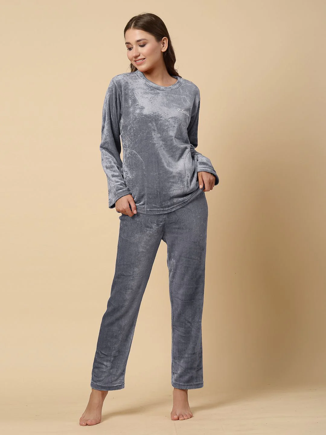 KLOTTHE Women Solid Woolen Night Suit