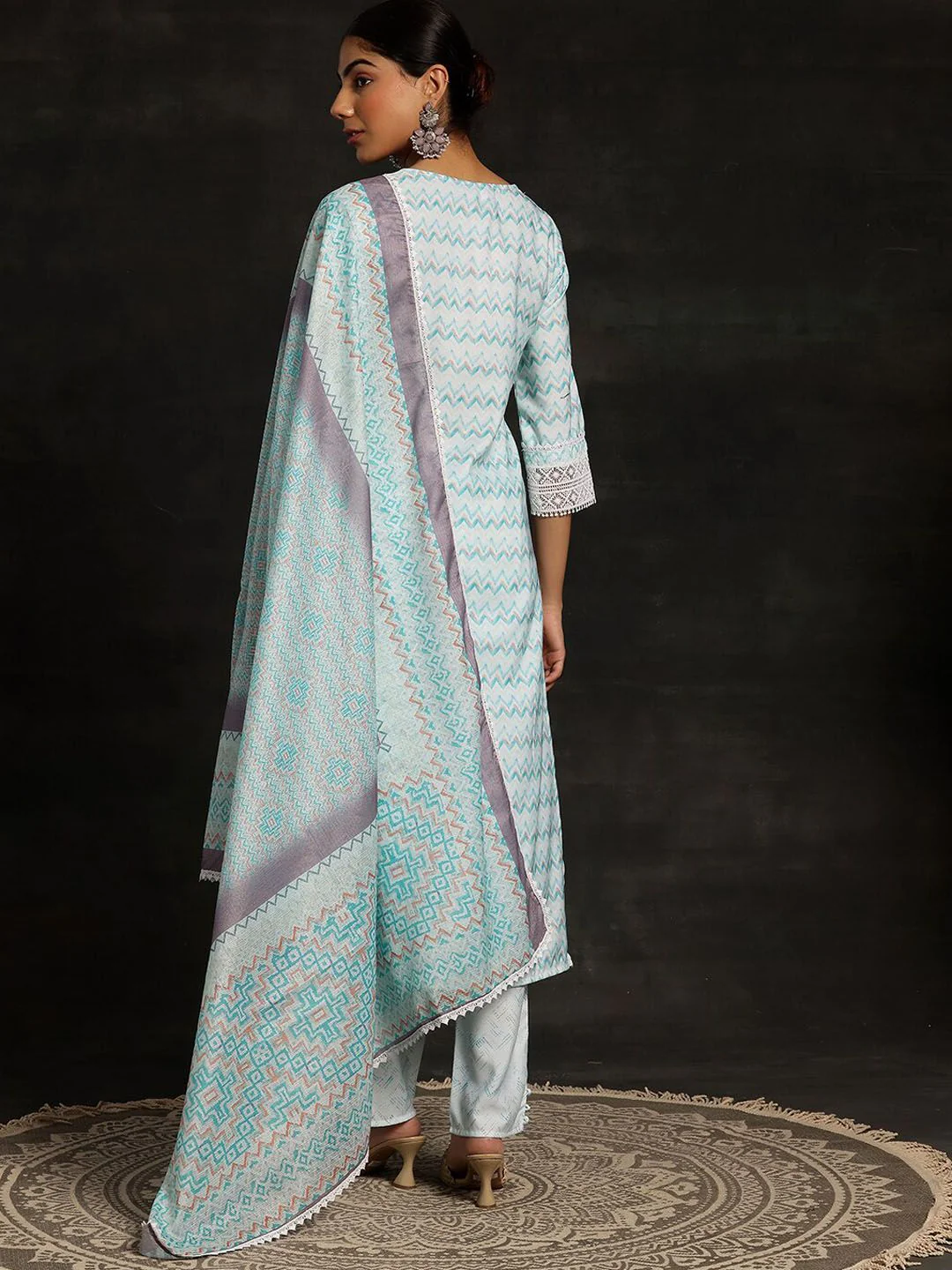 Libas Chevron Printed Regular Thread Work Kurta with Trouser & Dupatta - Image 4