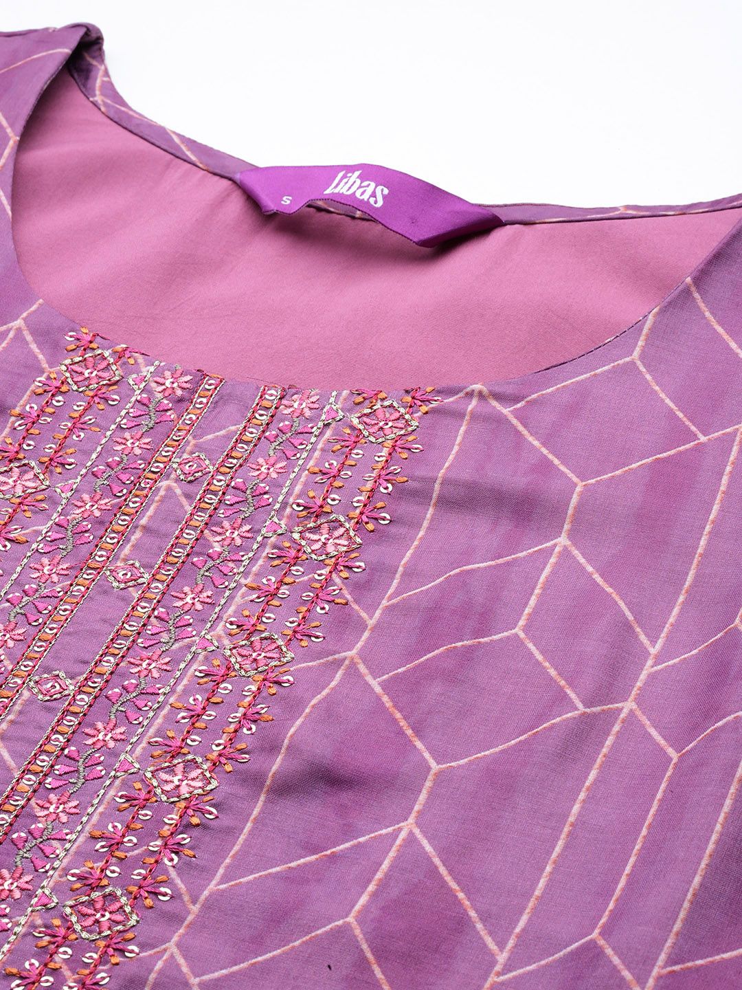 Libas Embroidered Regular Thread Work Kurta With Trousers & Dupatta - Image 2