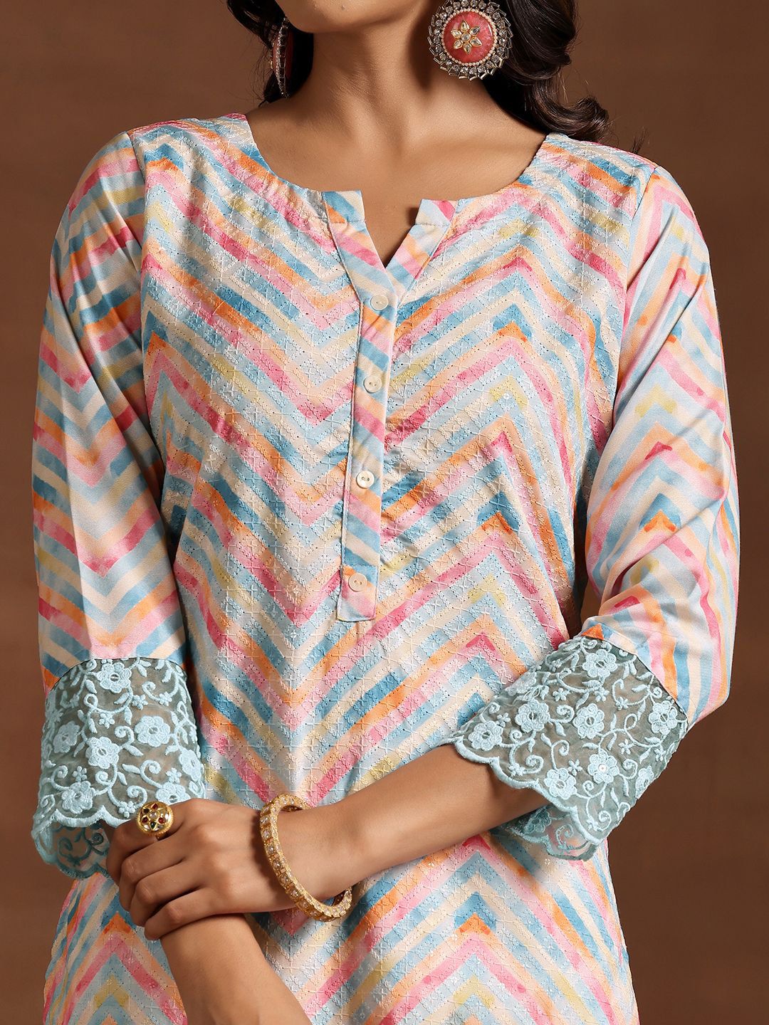 Libas Embroidered Regular Thread Work Straight Kurta with Palazzos & Dupatta - Image 2
