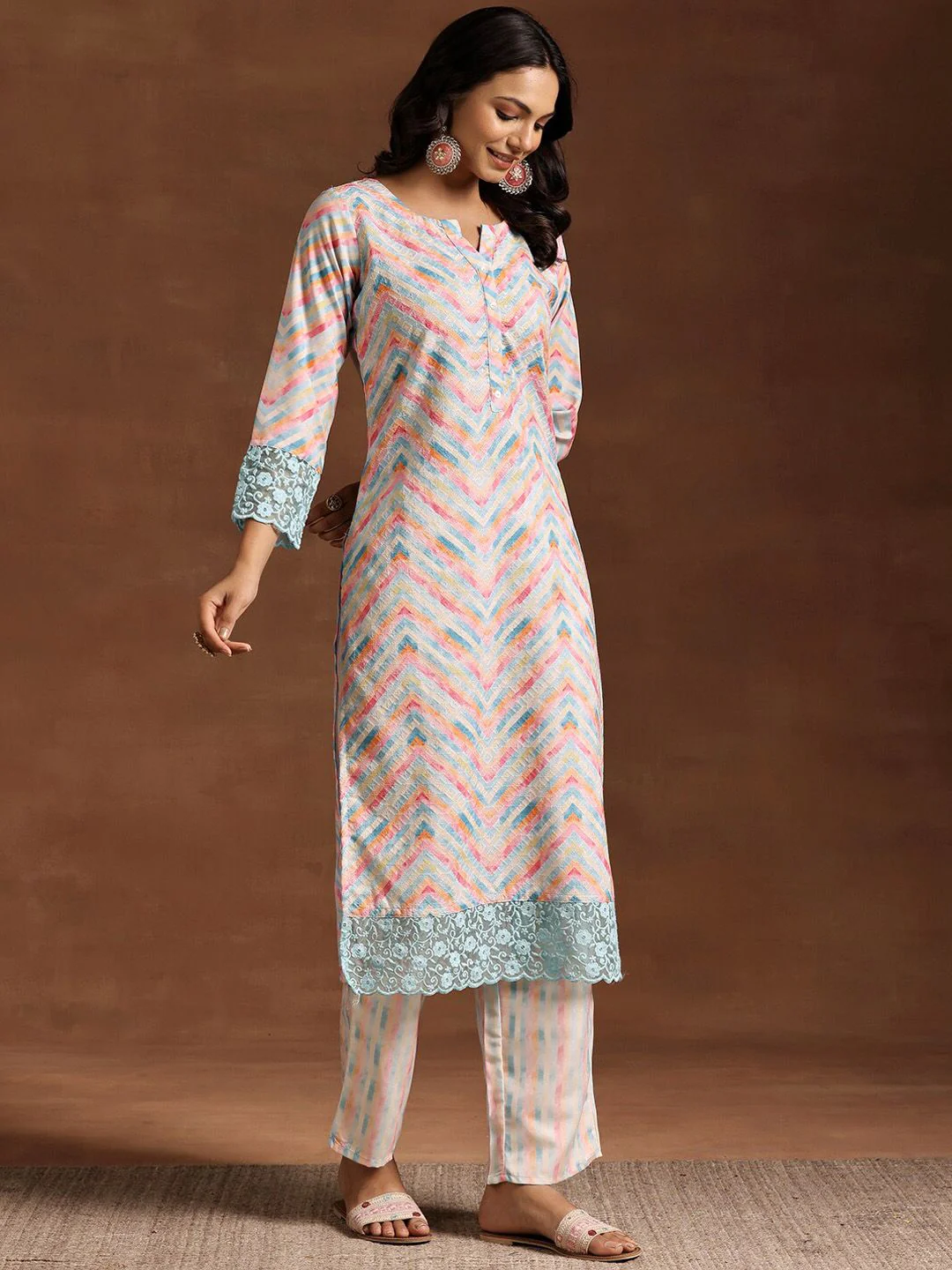 Libas Embroidered Regular Thread Work Straight Kurta with Palazzos & Dupatta - Image 4