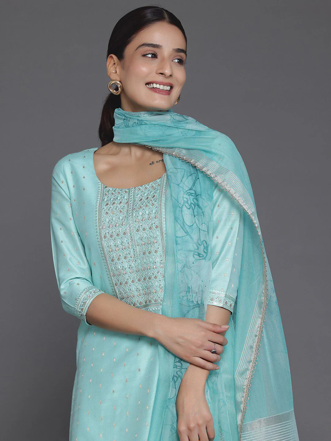Libas Ethnic Motifs Embroidered Regular Thread Work Kurta with Trouser & Dupatta - Image 2