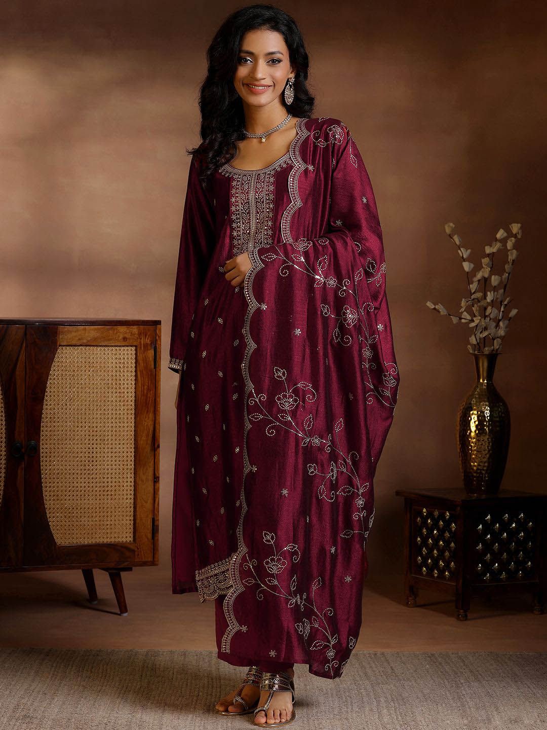 Libas Ethnic Motifs Embroidered Thread Work Straight Kurta With Trousers & Dupatta - Image 6