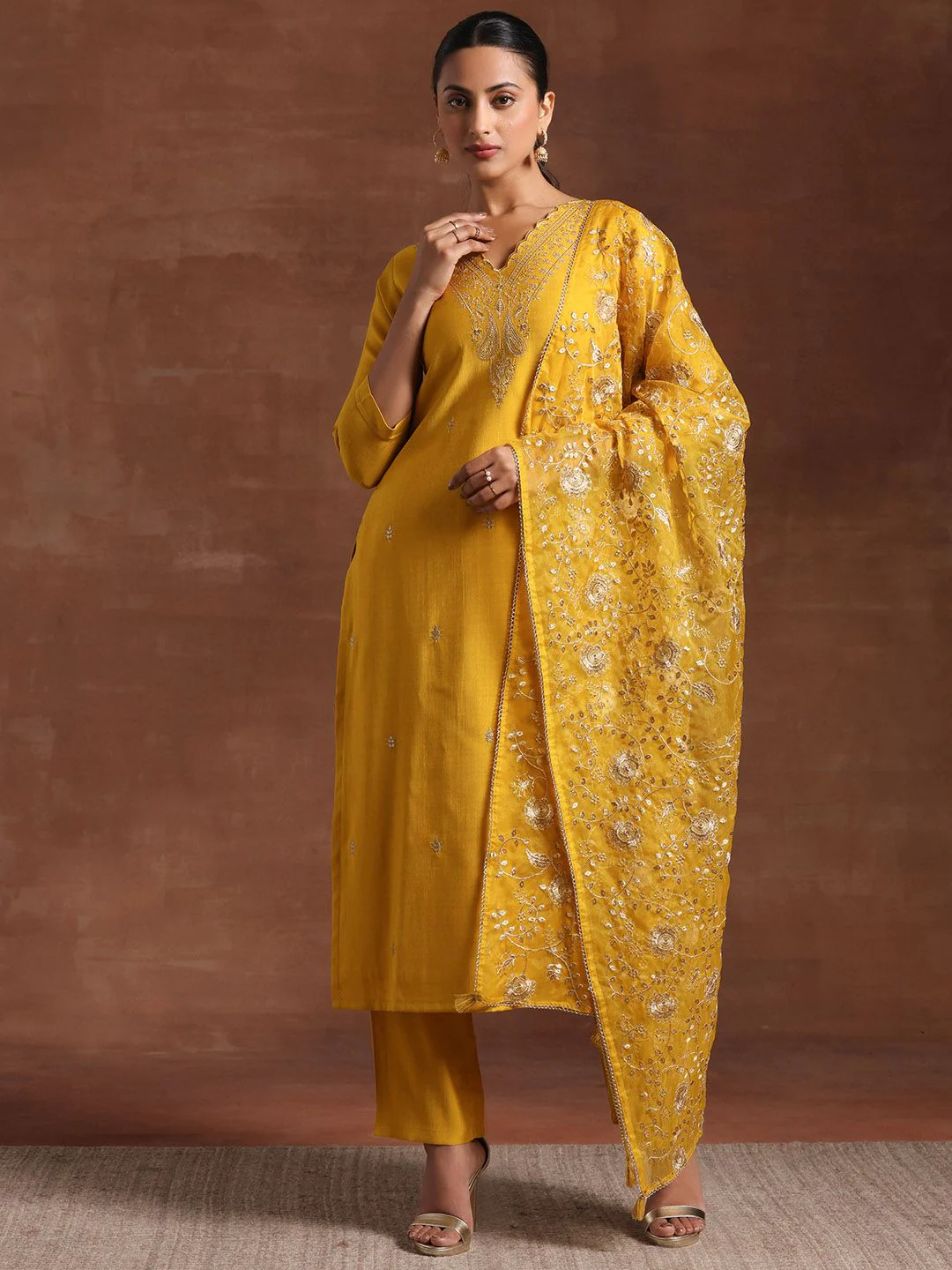 Libas Ethnic Motifs Embroidered V-Neck Three-Quarter Sleeves Kurta Set