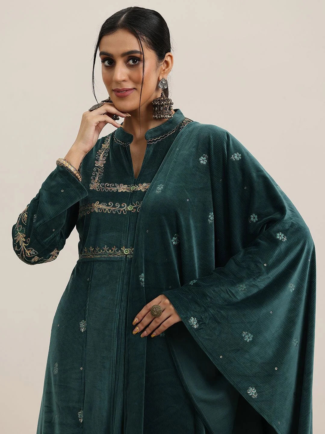 Libas Floral Embroidered Mandarin Collar Velvet Kurta With Trousers & Dupatta - Image 6