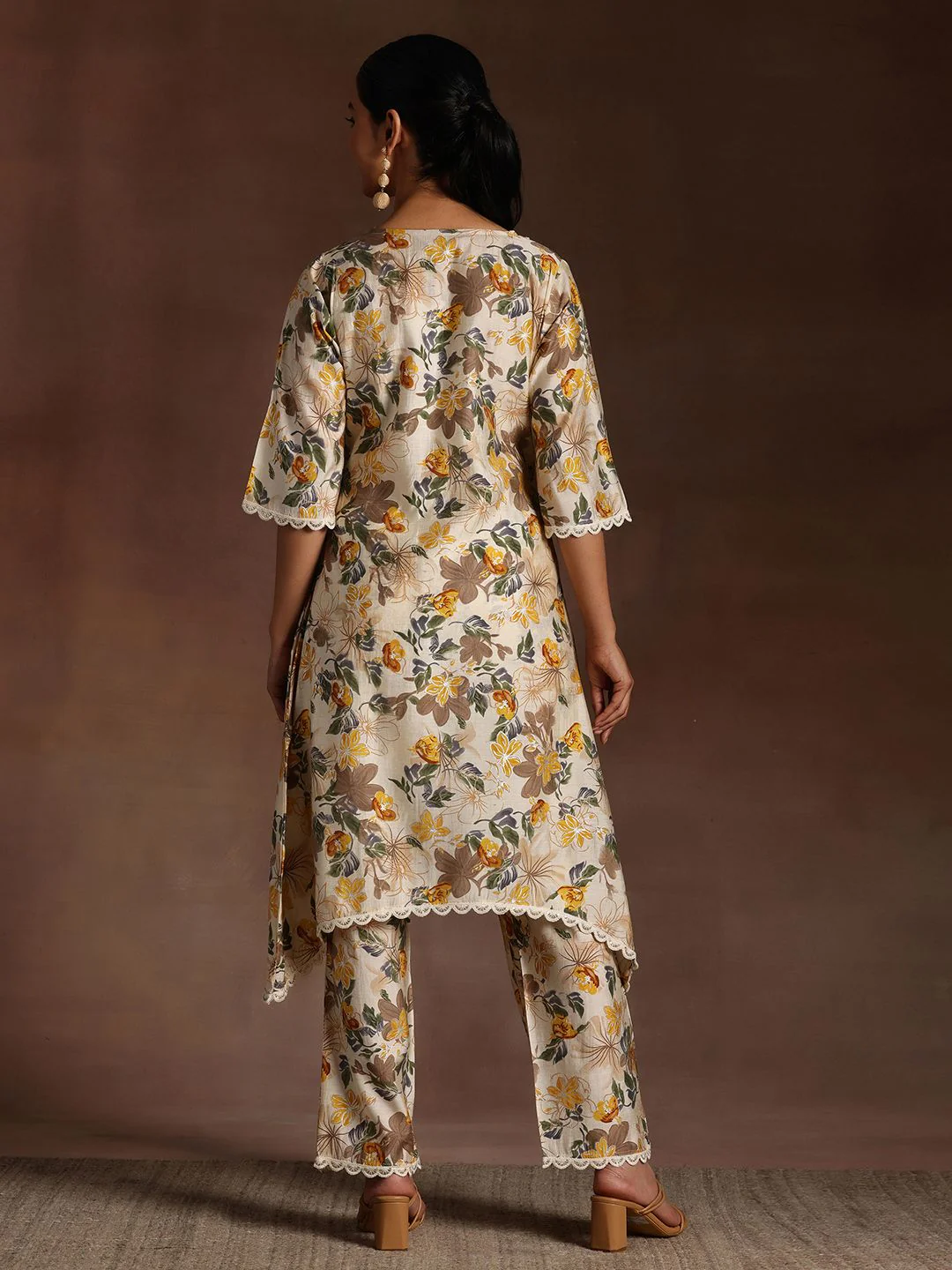 Libas Floral Printed Kurta With Trouser - Image 5