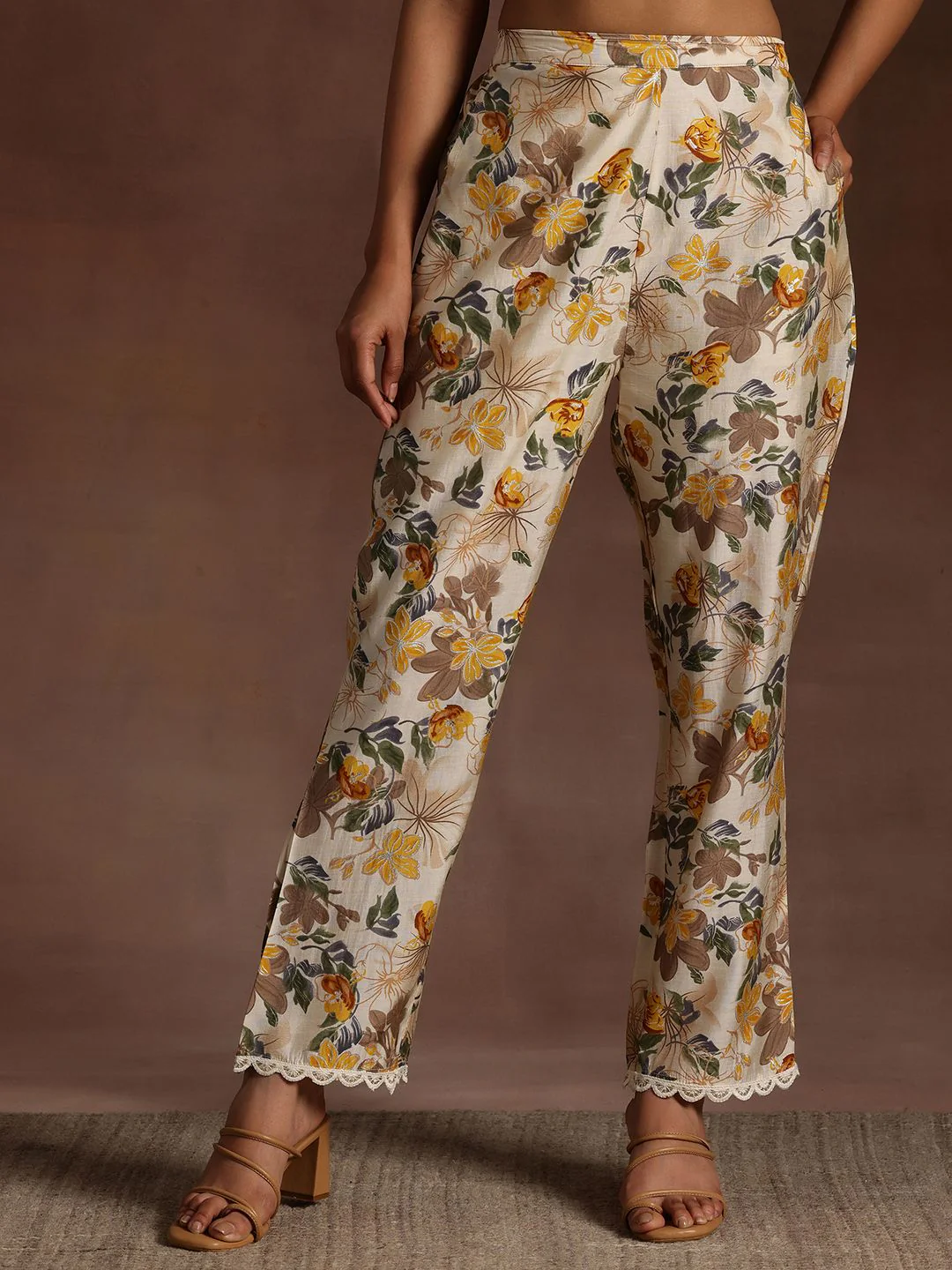 Libas Floral Printed Kurta With Trouser - Image 6