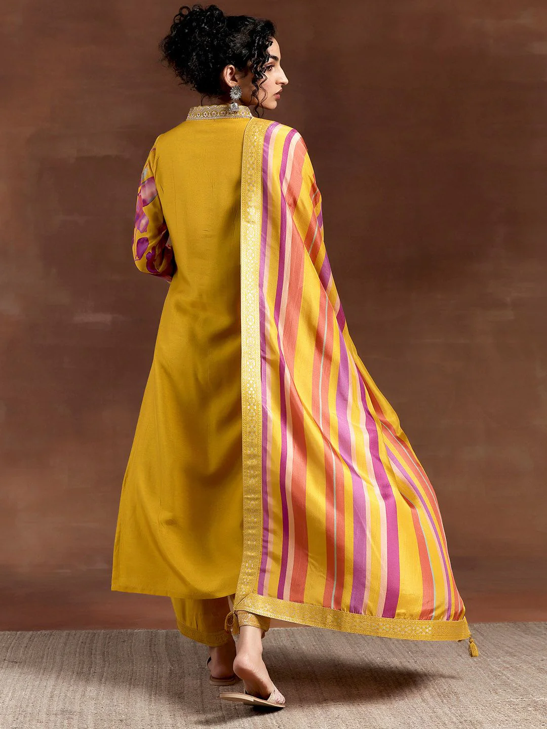Libas Floral Printed Kurta With Trousers & Dupatta - Image 4