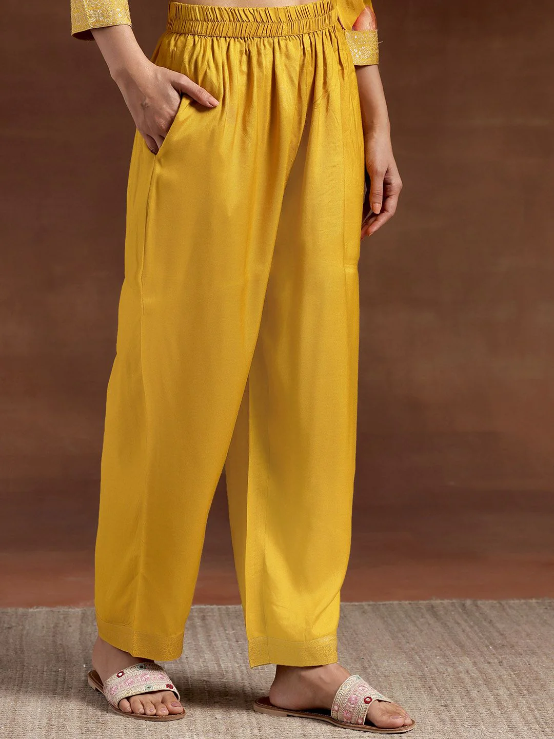 Libas Floral Printed Kurta With Trousers & Dupatta - Image 7