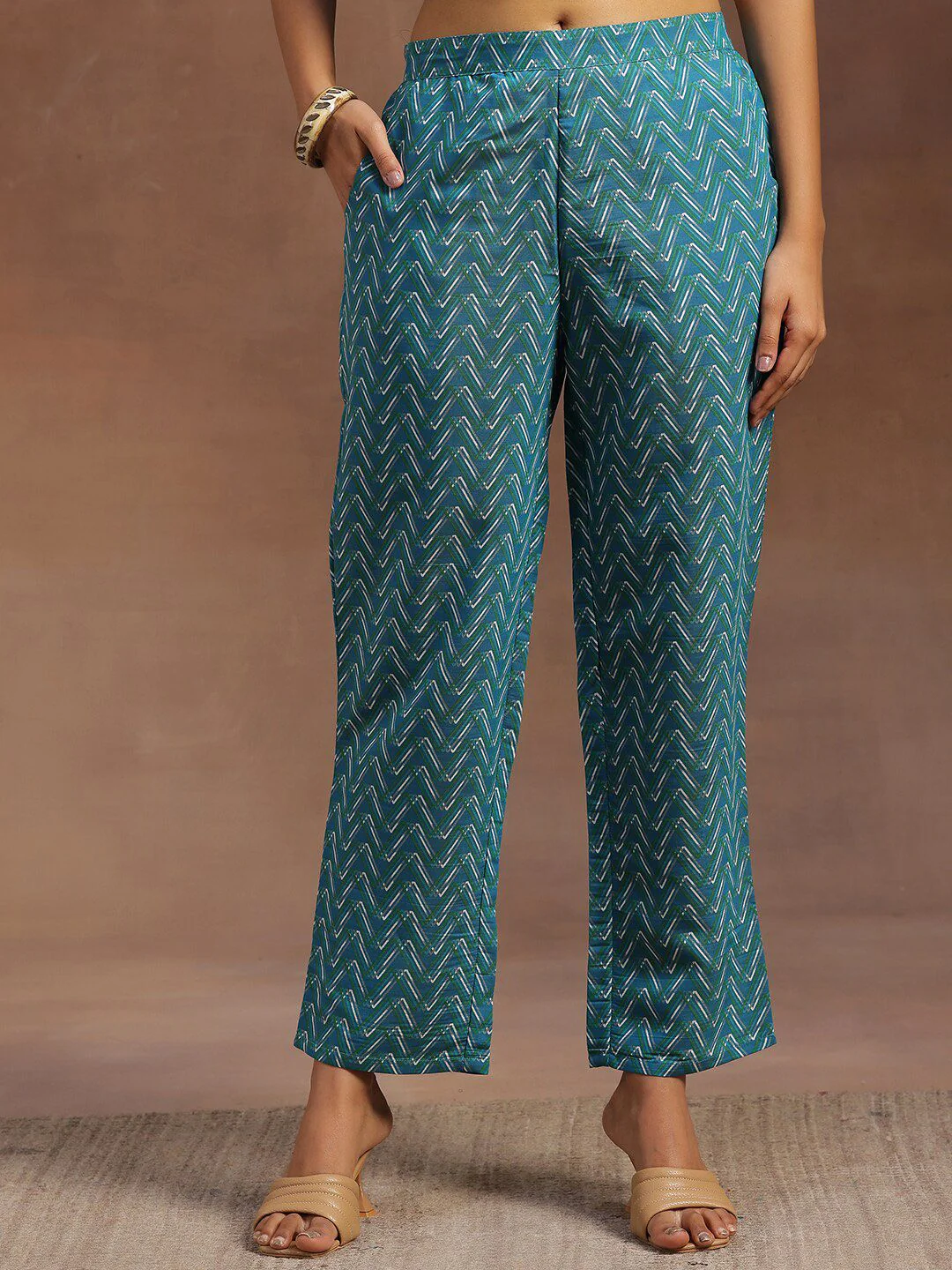 Libas Floral Printed Round Neck Regular Kurta With Trousers & Dupatta - Image 7