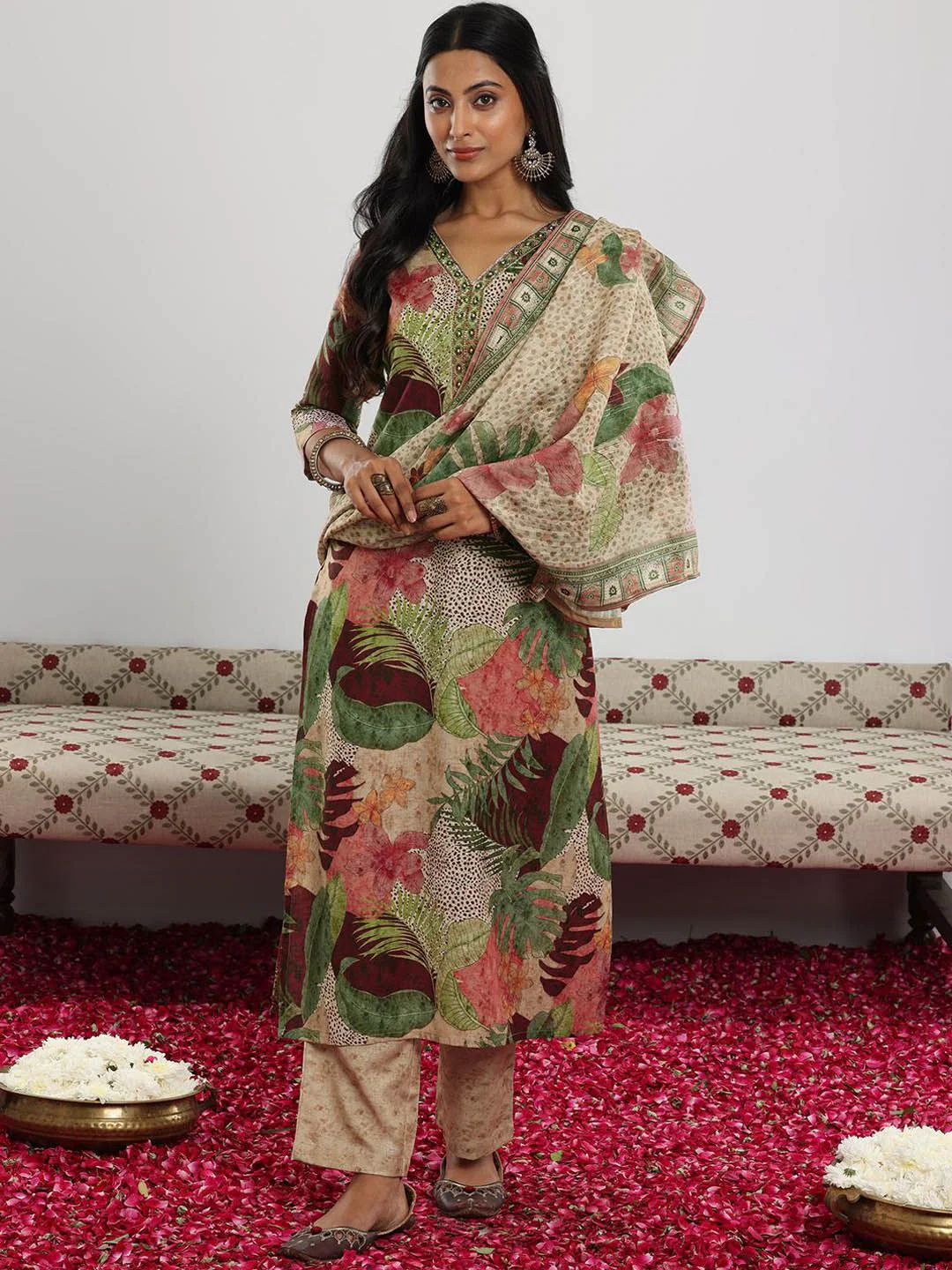 Libas Grren and Pink Floral Printed Beads and Stones Linen Kurta with Trouser & Dupatta - Image 2