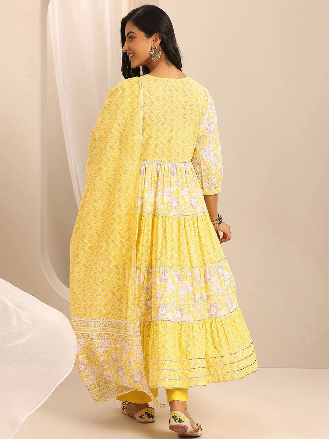 Libas Women Floral Printed Kurta with Trousers & With Dupatta - Image 4