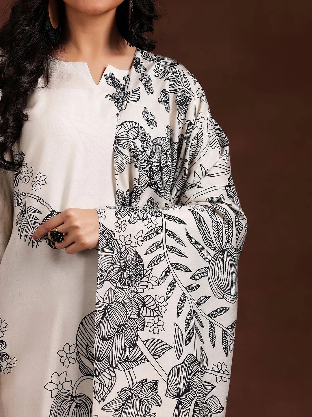 Libas Women Floral Printed Regular Kurta with Trousers & With Dupatta - Image 3