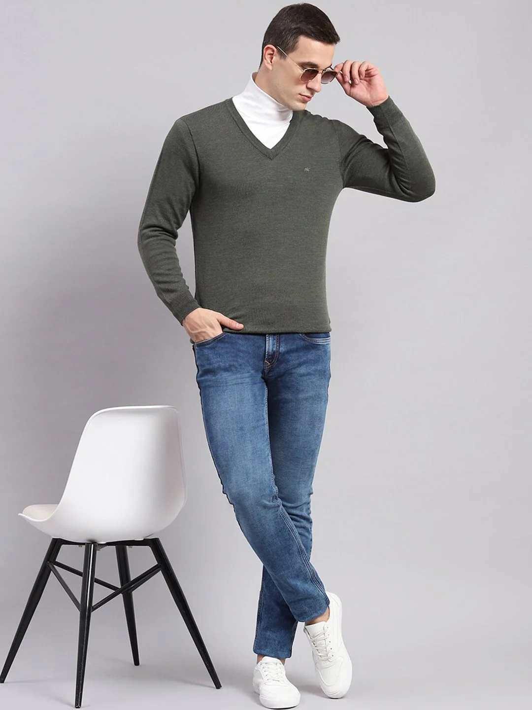 Monte Carlo Men V-Neck Woollen Pullover - Image 6