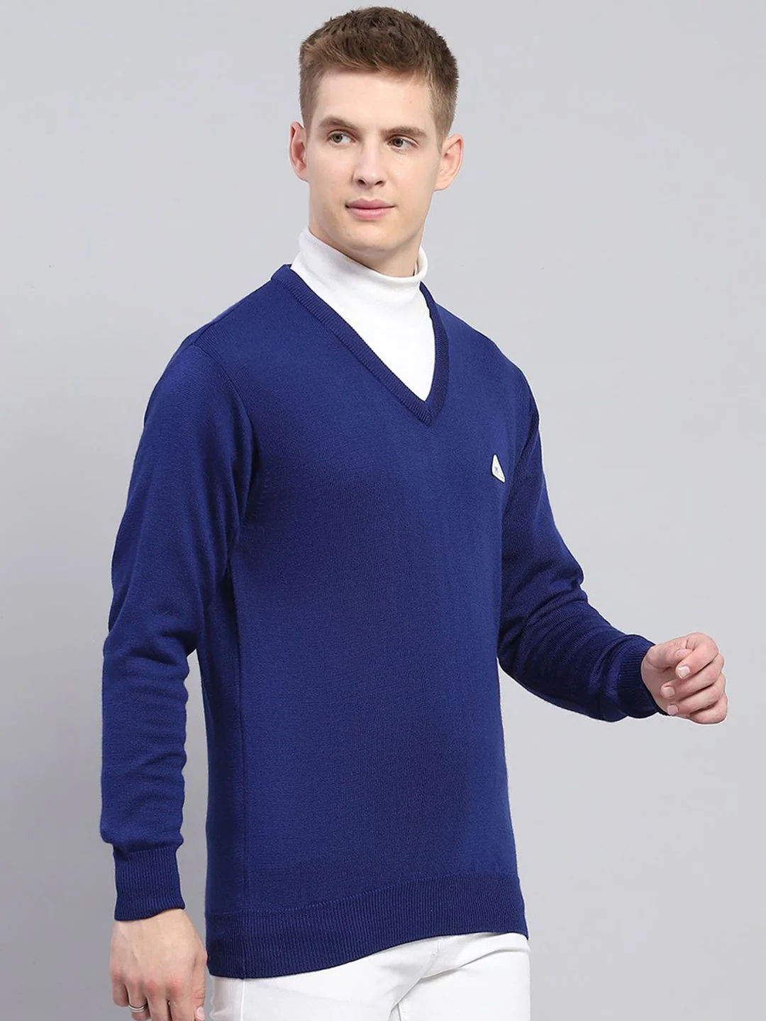 Monte Carlo Men V-Neck Woollen Pullover Sweater - Image 5
