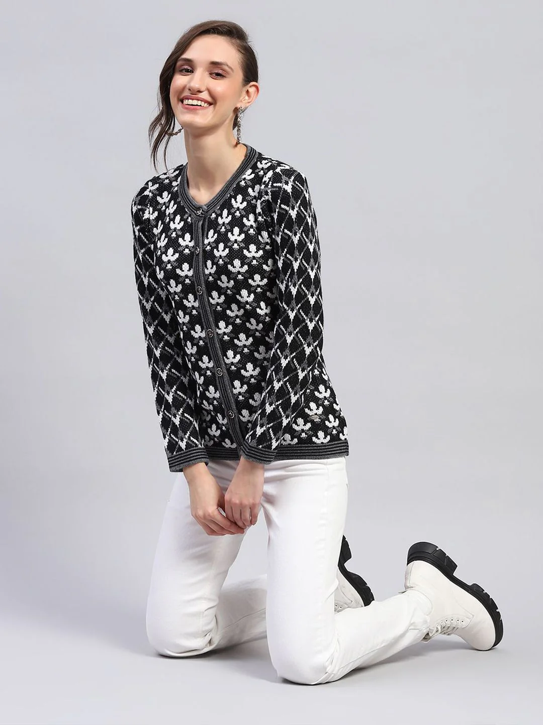 Monte Carlo Women Floral Woollen Cardigan - Image 6