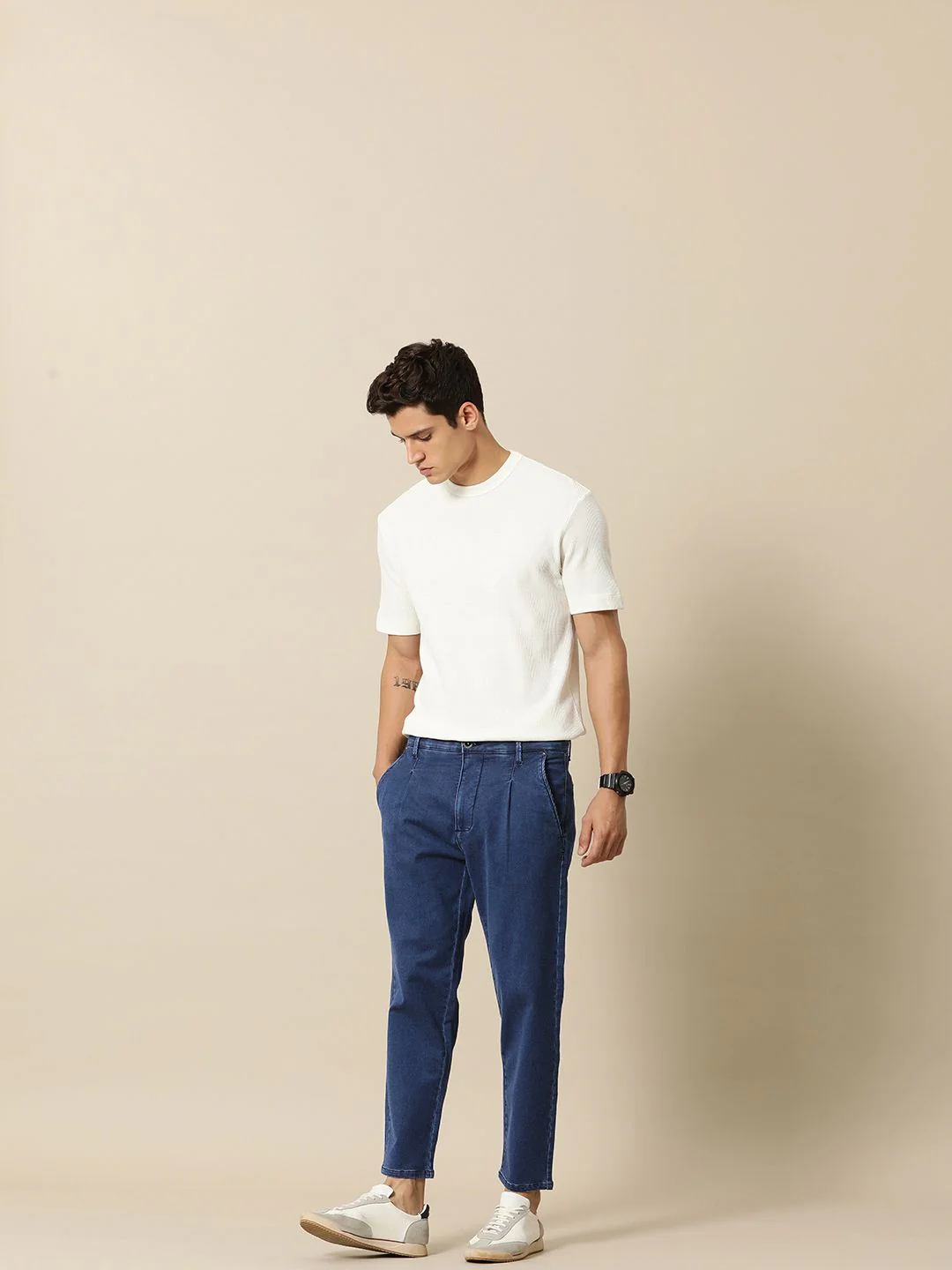 Mr Bowerbird Men Pleated Cropped Light Fade Stretchable Jeans - Image 5