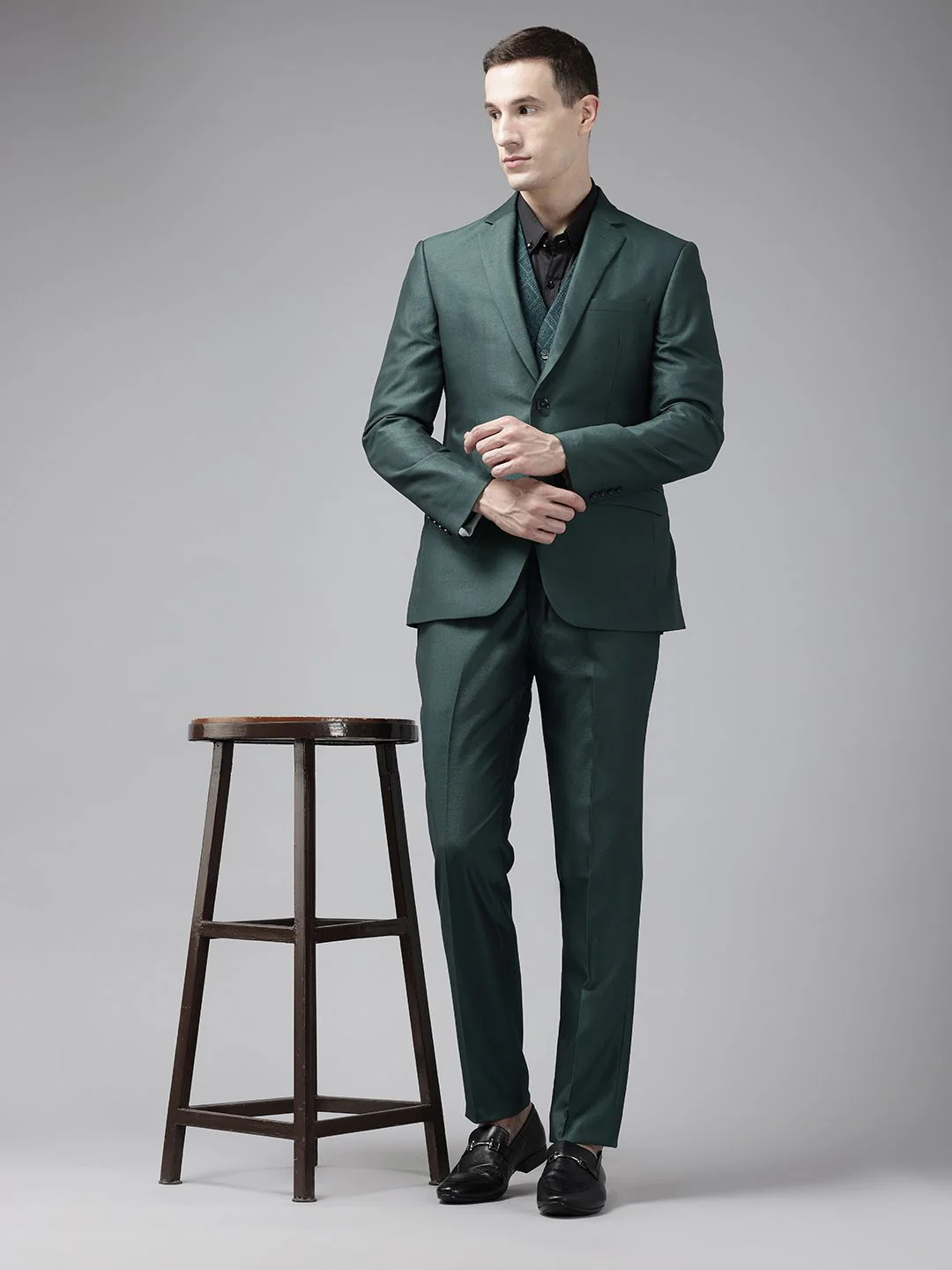 Park Avenue Slim Fit 3 Piece Formal Suit - Image 4