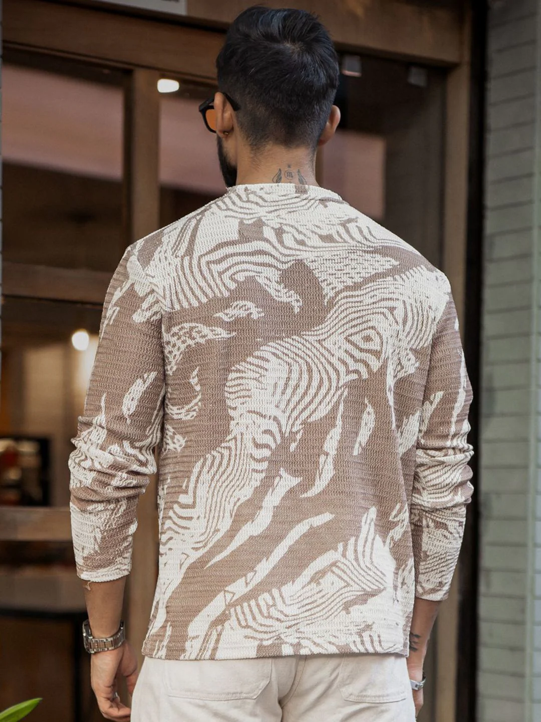 Powerlook Men Abstract Printed Round Neck T-shirt - Image 5