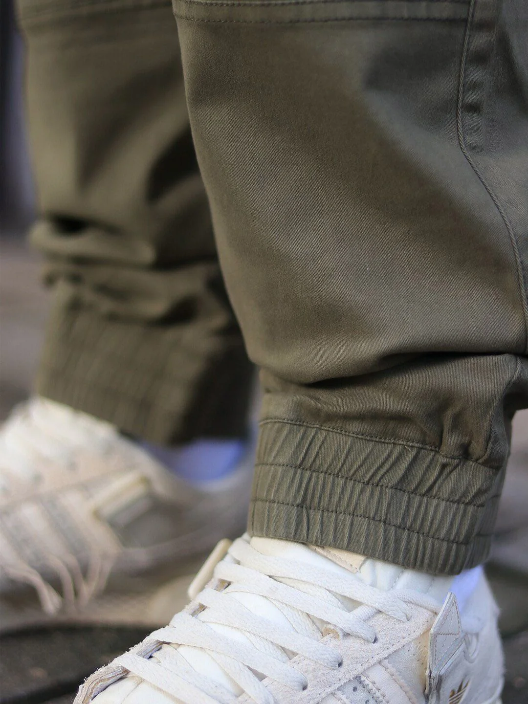 Powerlook Men Olive Green Pure Cotton Mid-Rise Cargos Trousers - Image 5
