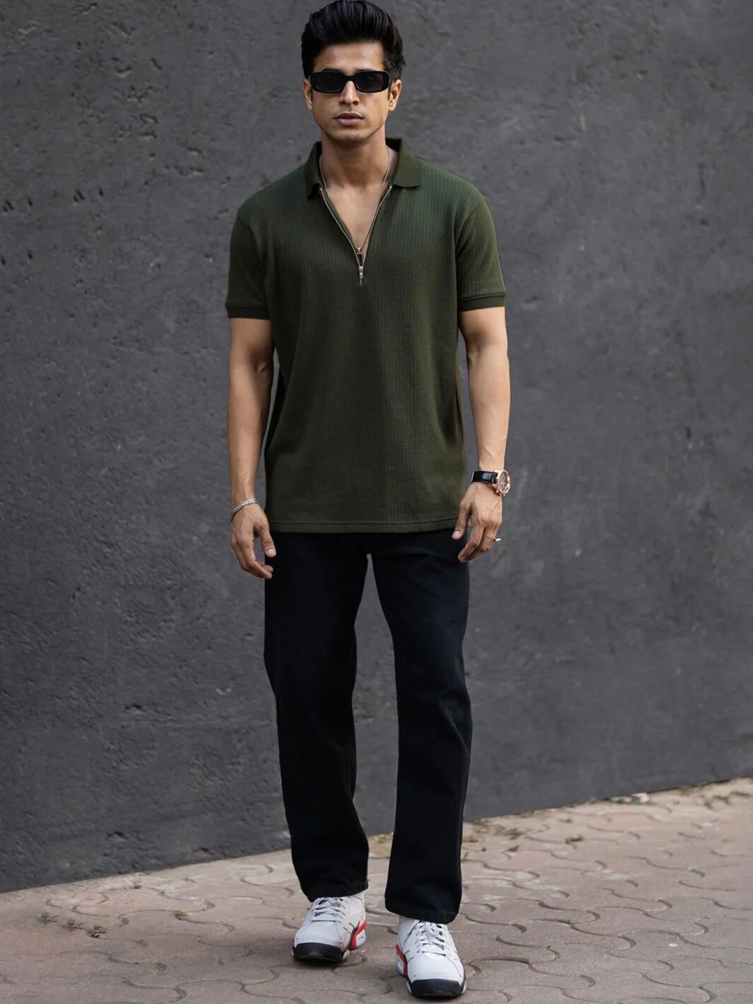 Powerlook Men V-Neck Pockets T-shirt - Image 4
