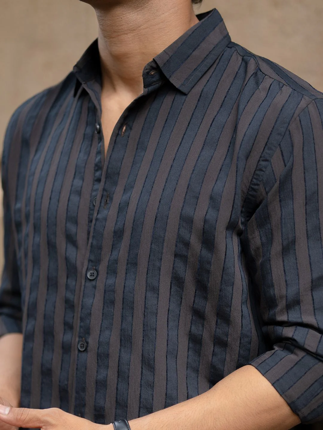 Powerlook Men Vertical Striped Spread Collar Casual Shirt - Image 7