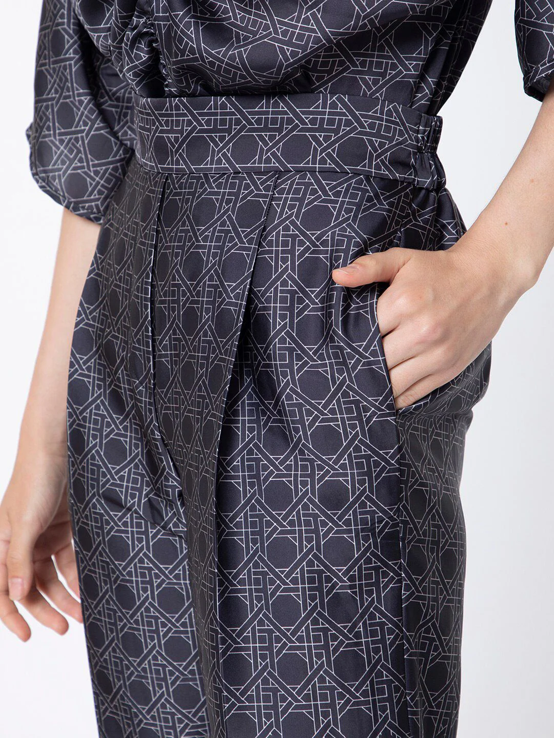 RAREISM Women Geometric Printed Slim Fit Pleated Trousers - Image 7