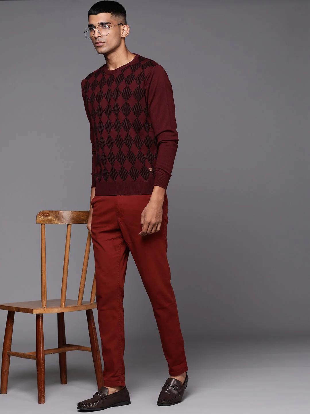 Raymond Men Maroon & Black Geometric Patterned Pullover - Image 4