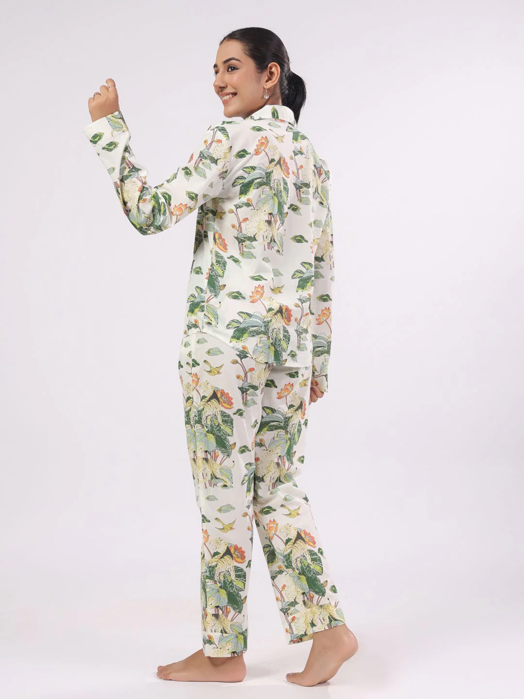 SANSKRUTIHOMES Women Floral  Printed Pure Cotton Night suit - Image 3