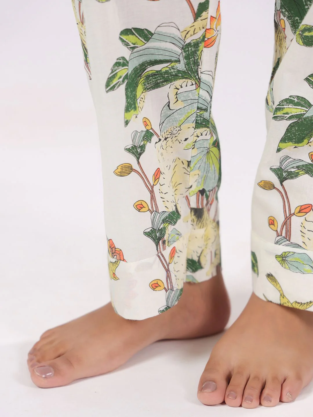 SANSKRUTIHOMES Women Floral  Printed Pure Cotton Night suit - Image 7
