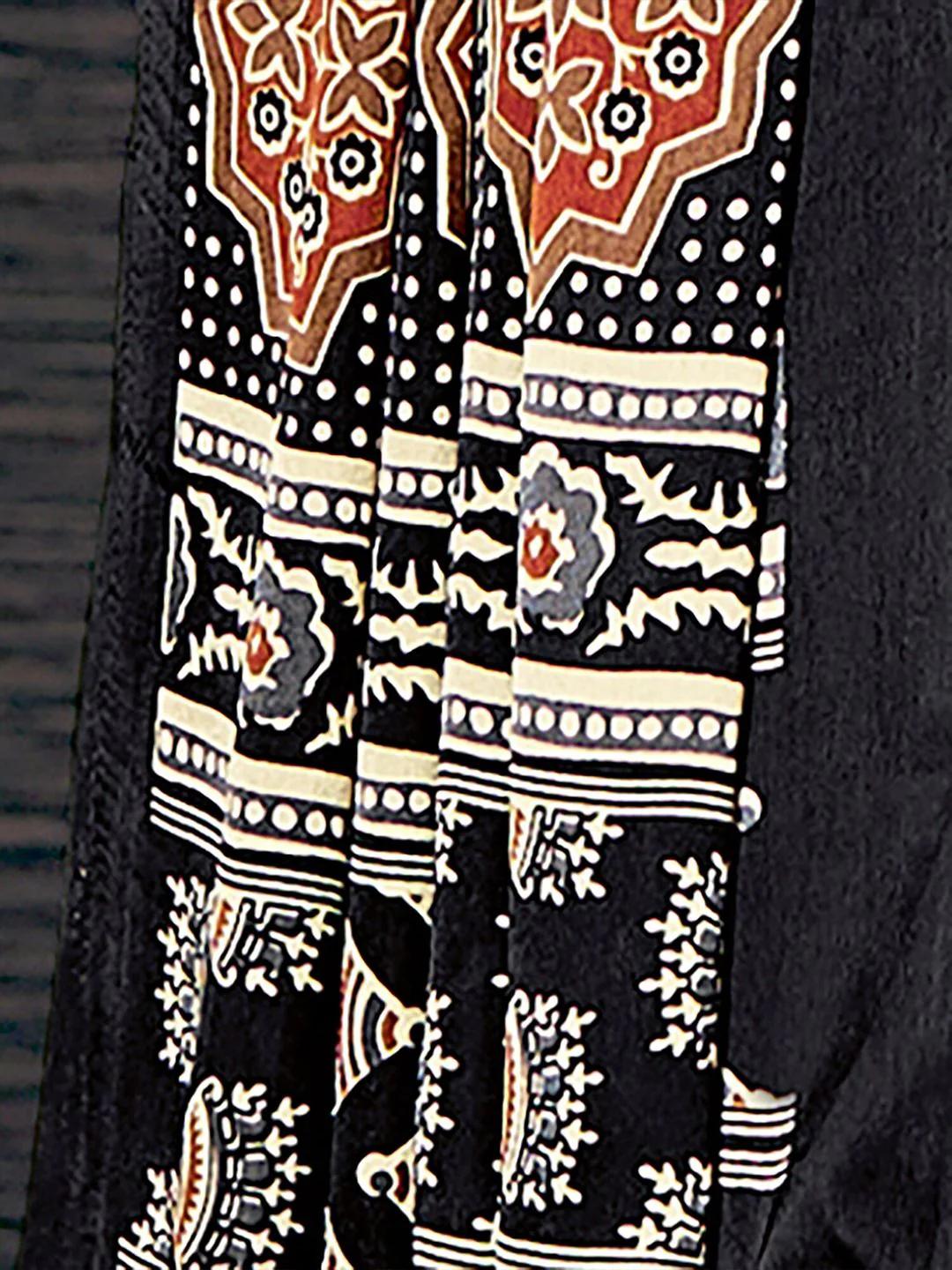 Saree mall Black & Off White Ajrak Printed Block Print Saree - Image 4