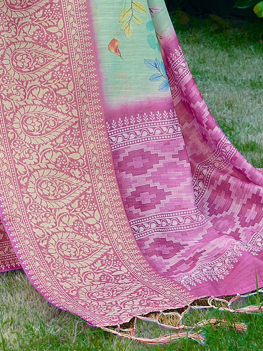 Saree mall Floral Printed Silk Blend Zari Banarasi Sarees - Image 4