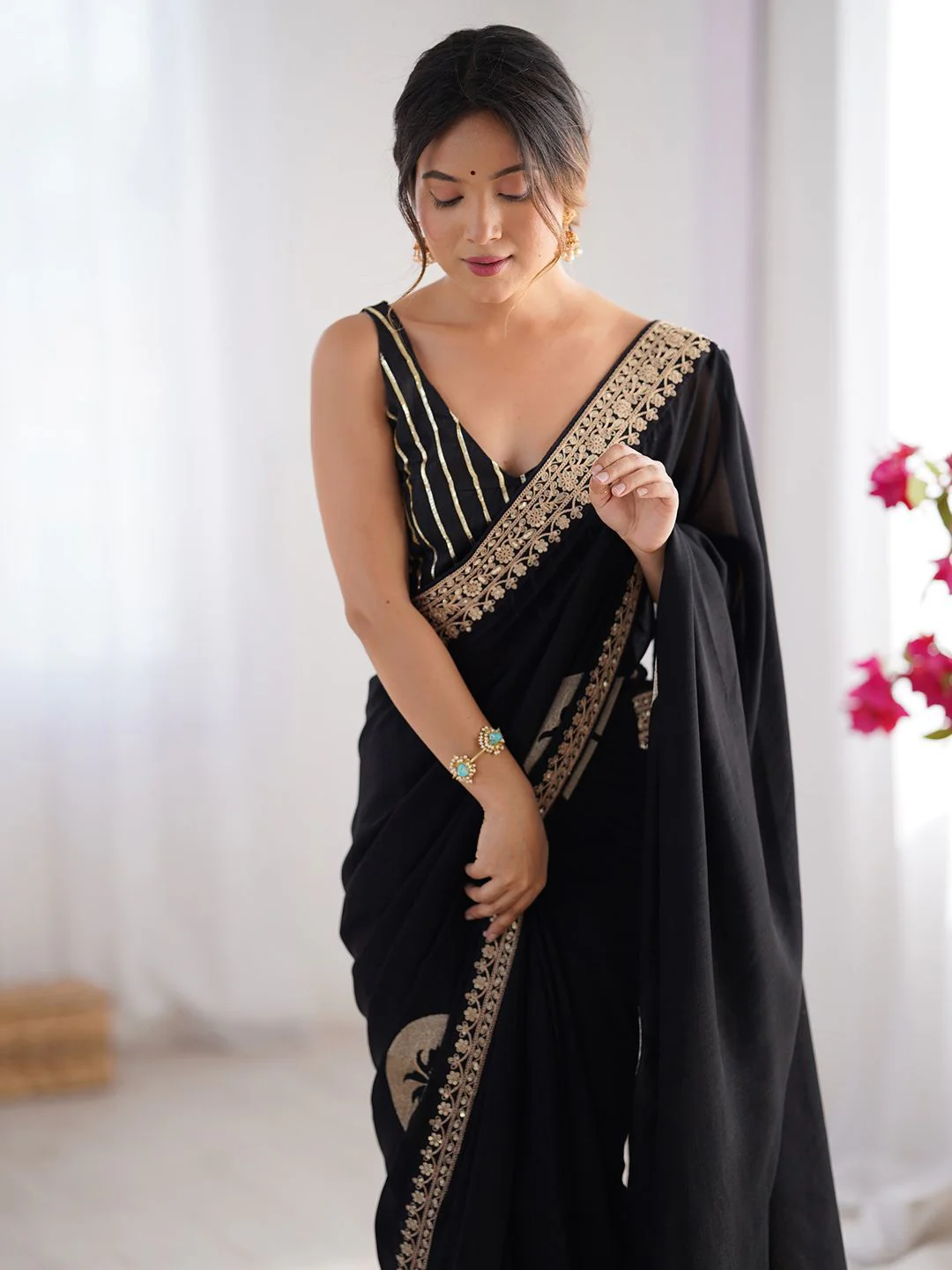 Saree mall Floral Sequinned Silk Blend Sarees