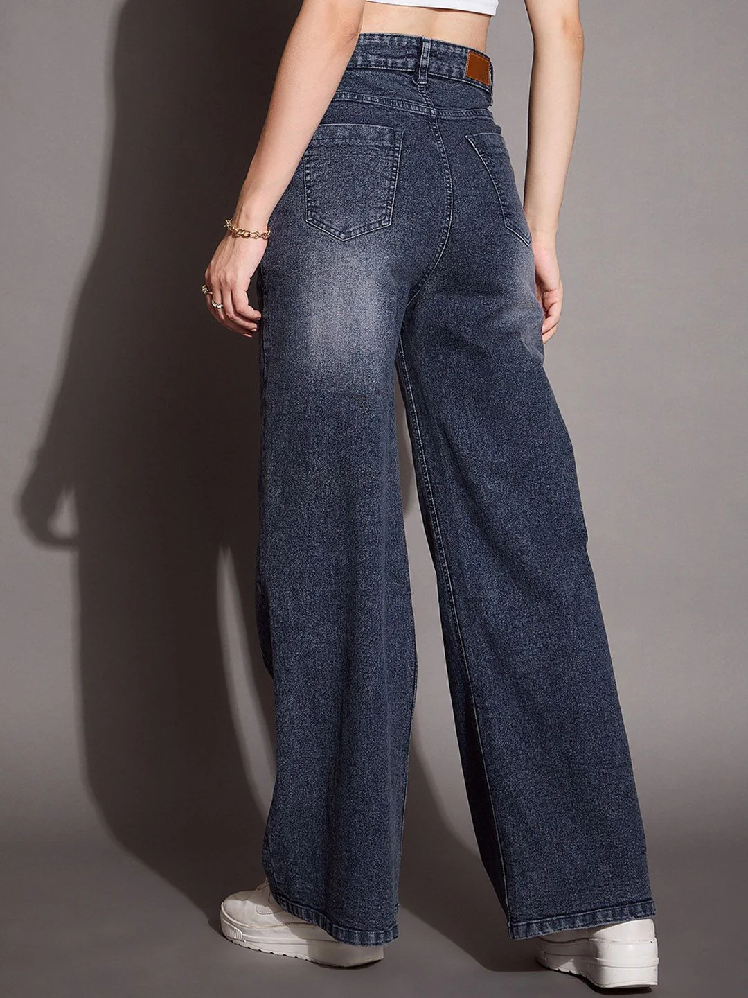 SASSAFRAS BASICS Women Comfort Flared High-Rise Light Fade Stretchable Jeans - Image 3