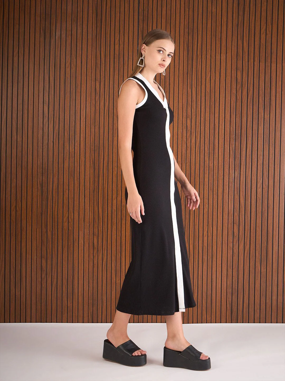 SASSAFRAS Bodycon Maxi Dress - Image 3