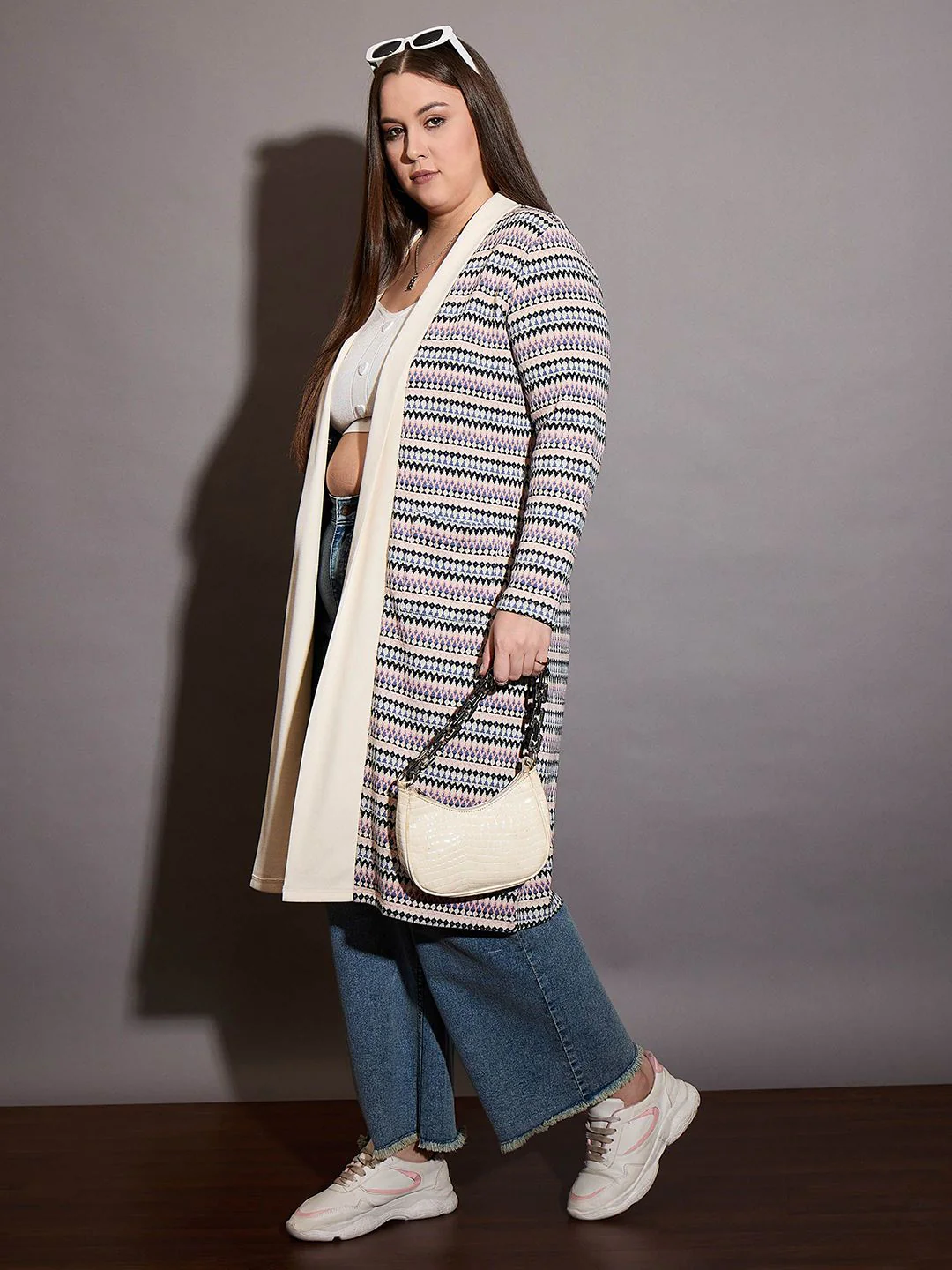 SASSAFRAS Curve Plus Size Chevron Striped Pure Cotton Longline Front Open Shrug - Image 4