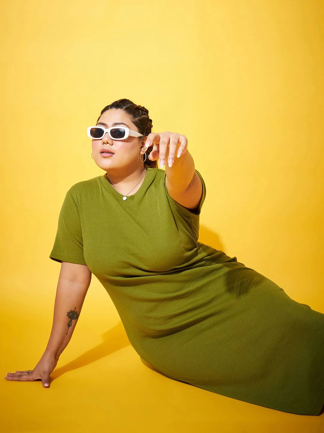 SASSAFRAS Curve Plus Size Round Neck Cotton Sheath Midi Dress - Image 4
