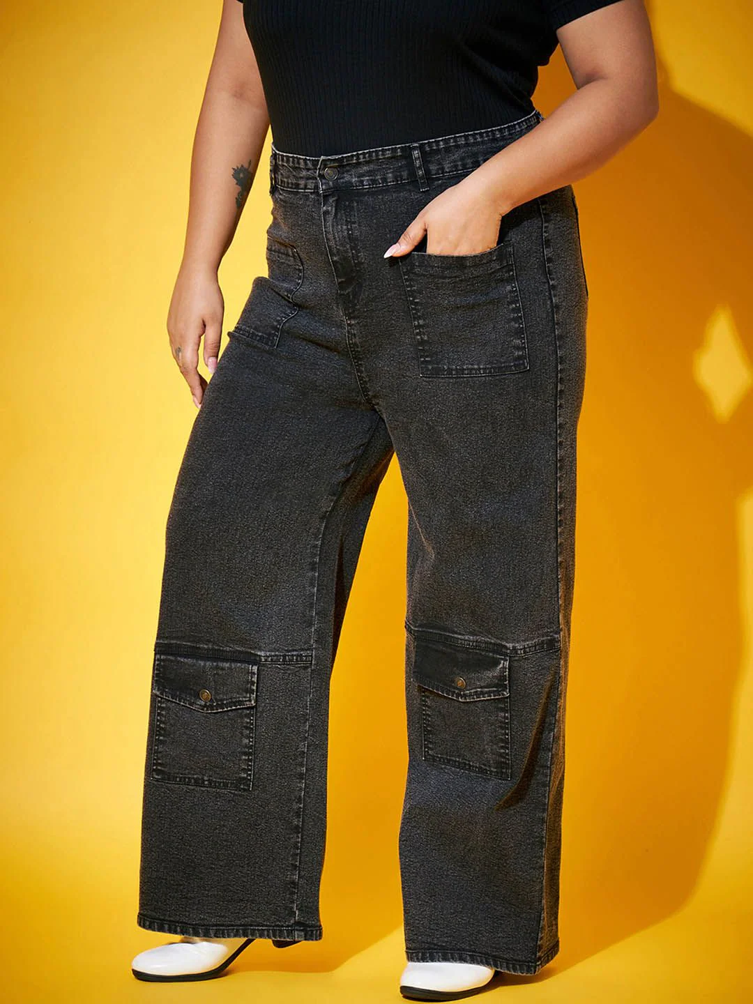 SASSAFRAS Curve Women Black Comfort Straight Fit High-Rise Clean Look Acid Wash Jeans - Image 2