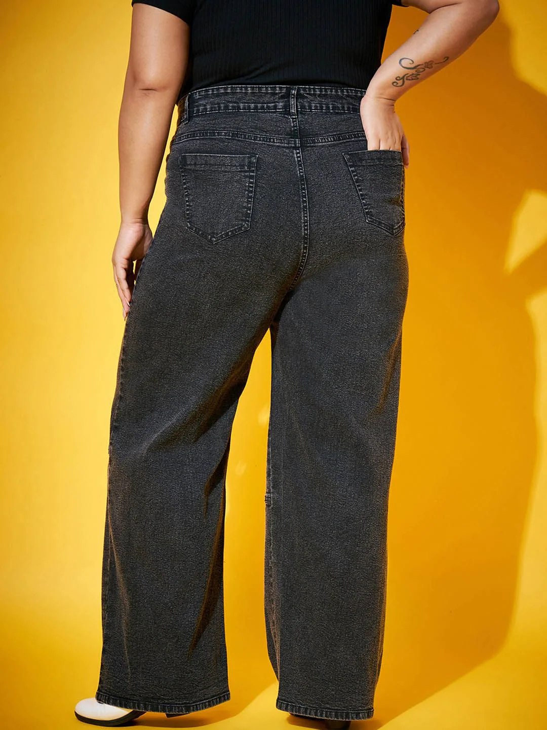 SASSAFRAS Curve Women Black Comfort Straight Fit High-Rise Clean Look Acid Wash Jeans - Image 3