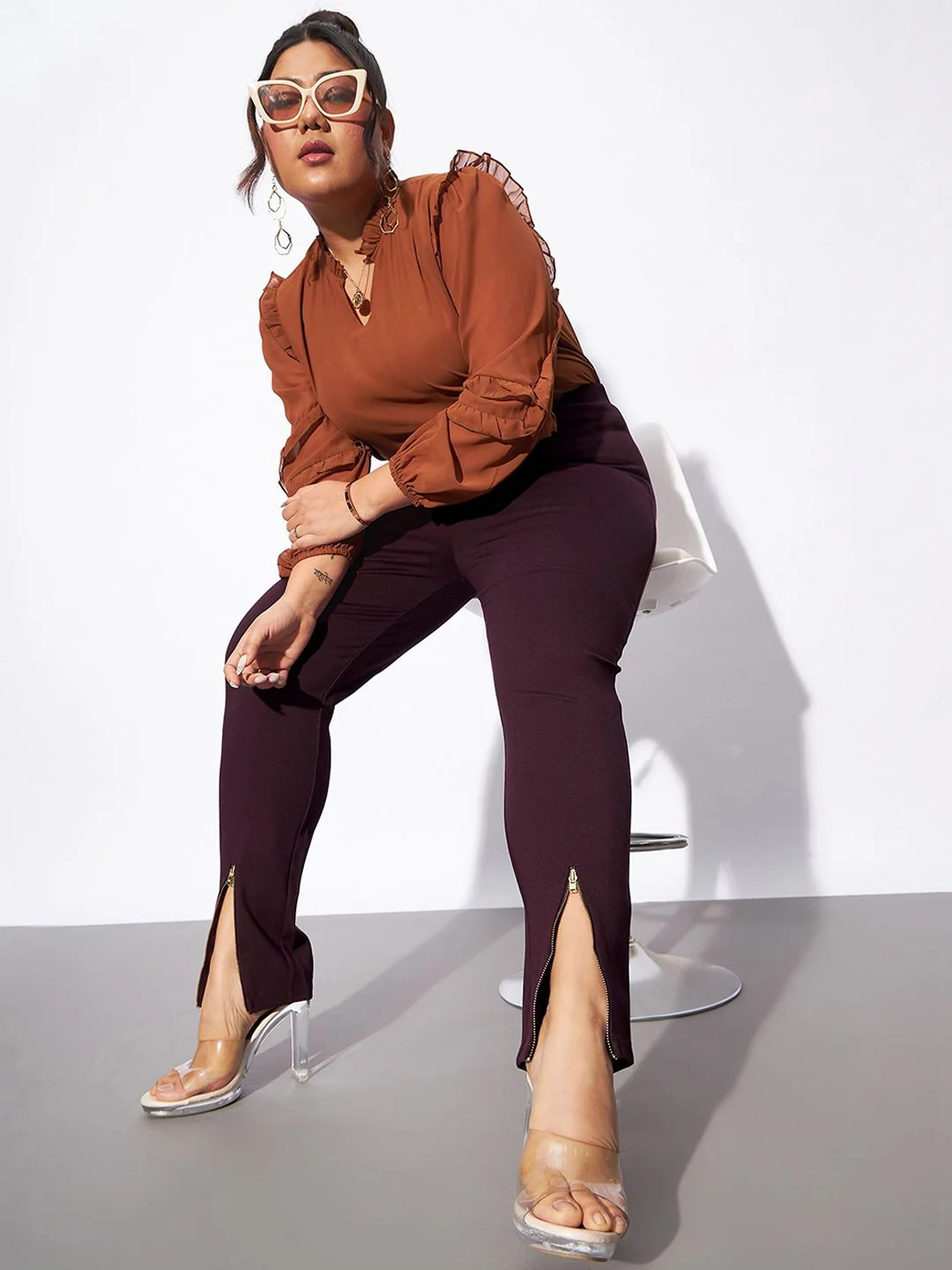 SASSAFRAS Curve Women Plus Size Burgundy Slim Fit Zip Detail Regular Trousers - Image 5