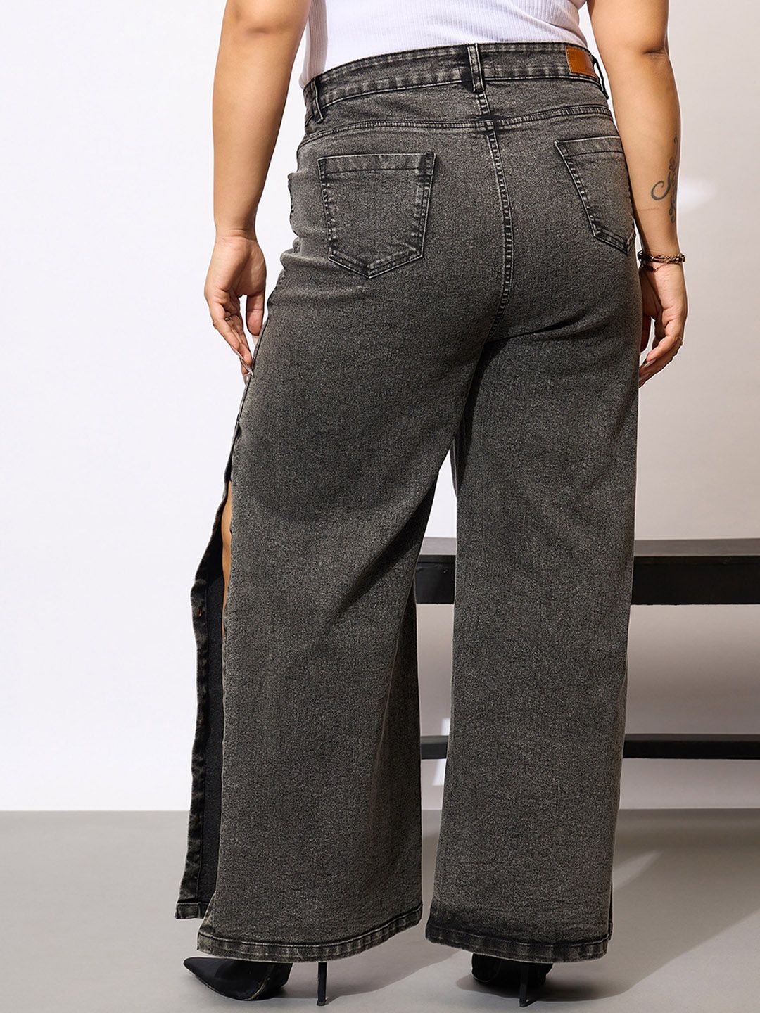 SASSAFRAS Curve Women PLus Size Comfort Acid Wash Clean Look Stretchable Jeans - Image 3