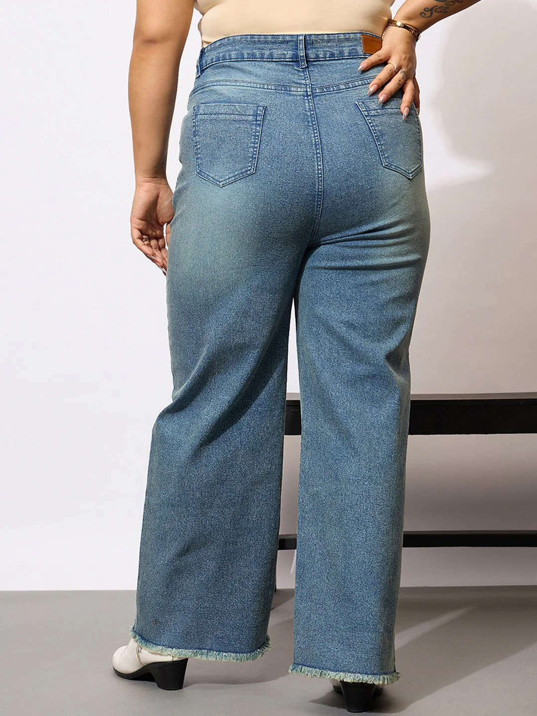 SASSAFRAS Curve Women PLus Size Comfort Acid Wash Clean Look Stretchable Jeans - Image 3