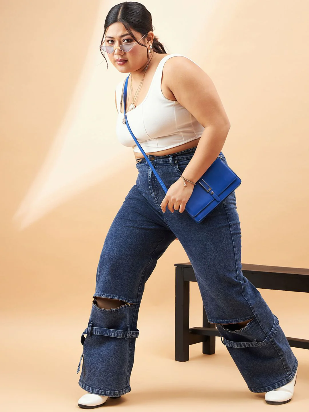 SASSAFRAS Curve Women Plus Size Comfort High-Rise Light Fade Stretchable Jeans - Image 4
