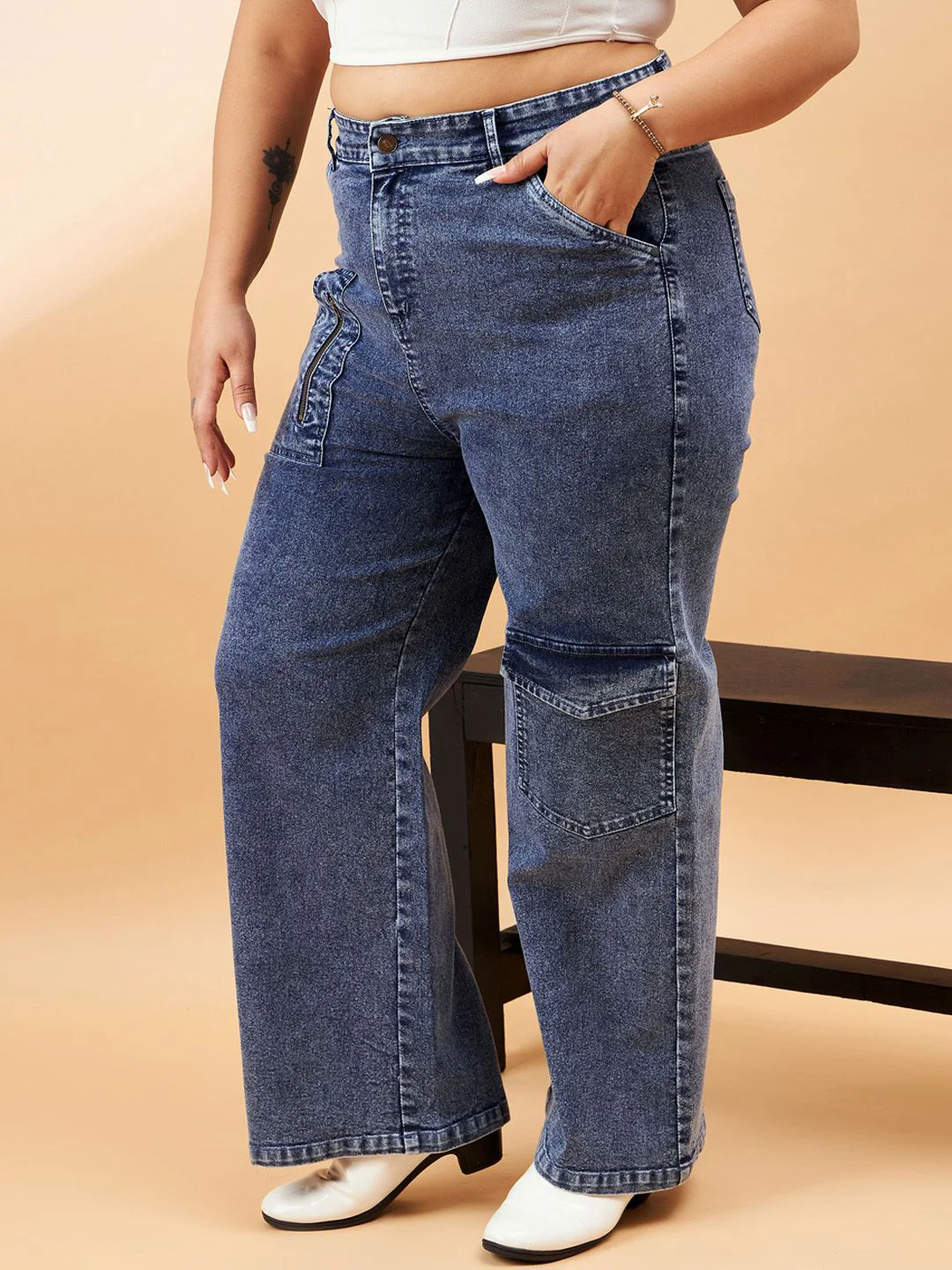 SASSAFRAS Curve Women Plus Size Comfort High-Rise Light Fade Stretchable Jeans - Image 2