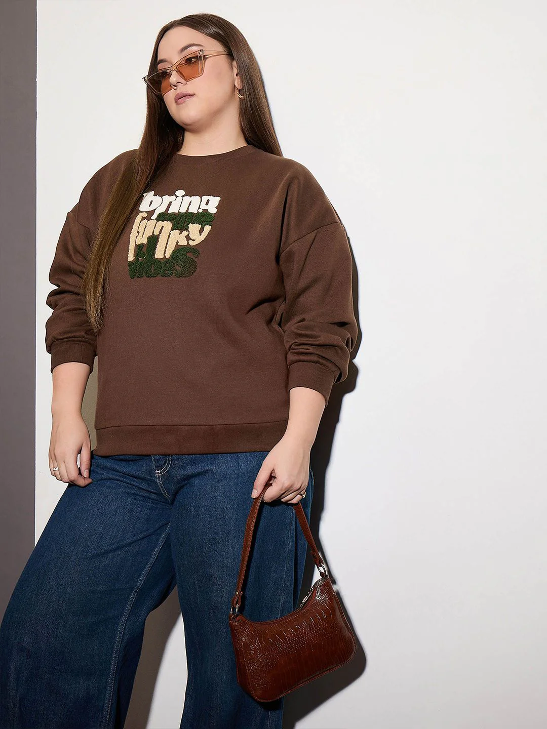 SASSAFRAS Curve Women Plus Size Embroidered Round Neck Long Sleeves Sweatshirt - Image 7
