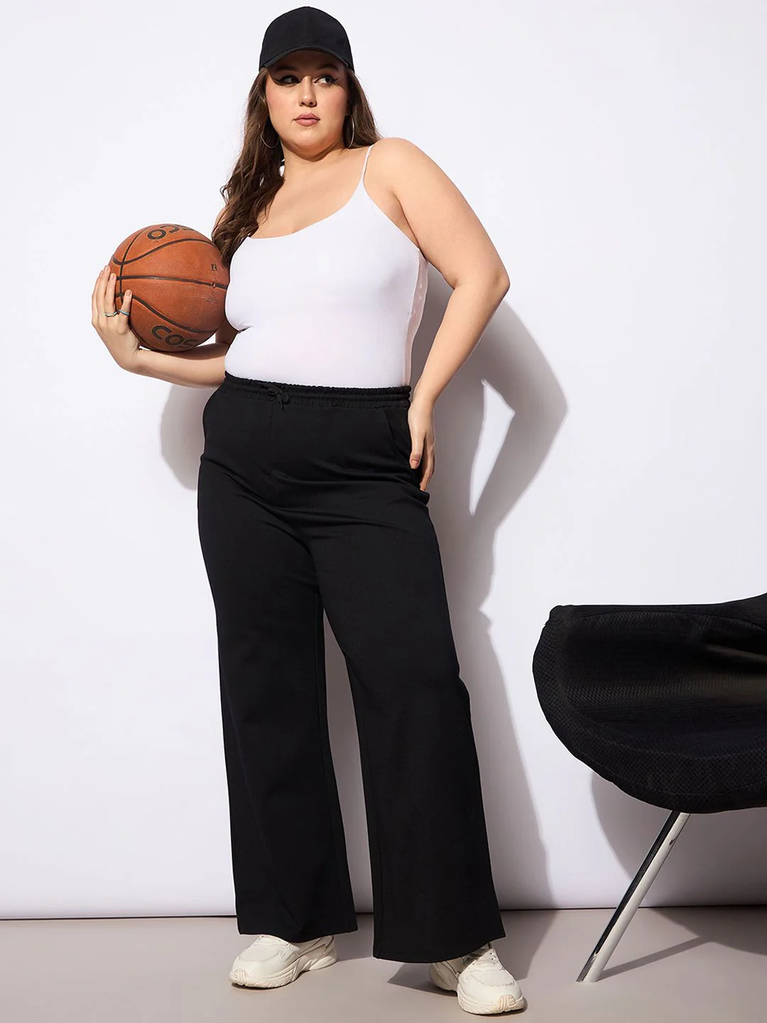 SASSAFRAS Curve Women Plus Size Mid-Rise Straight Fit Trousers - Image 4